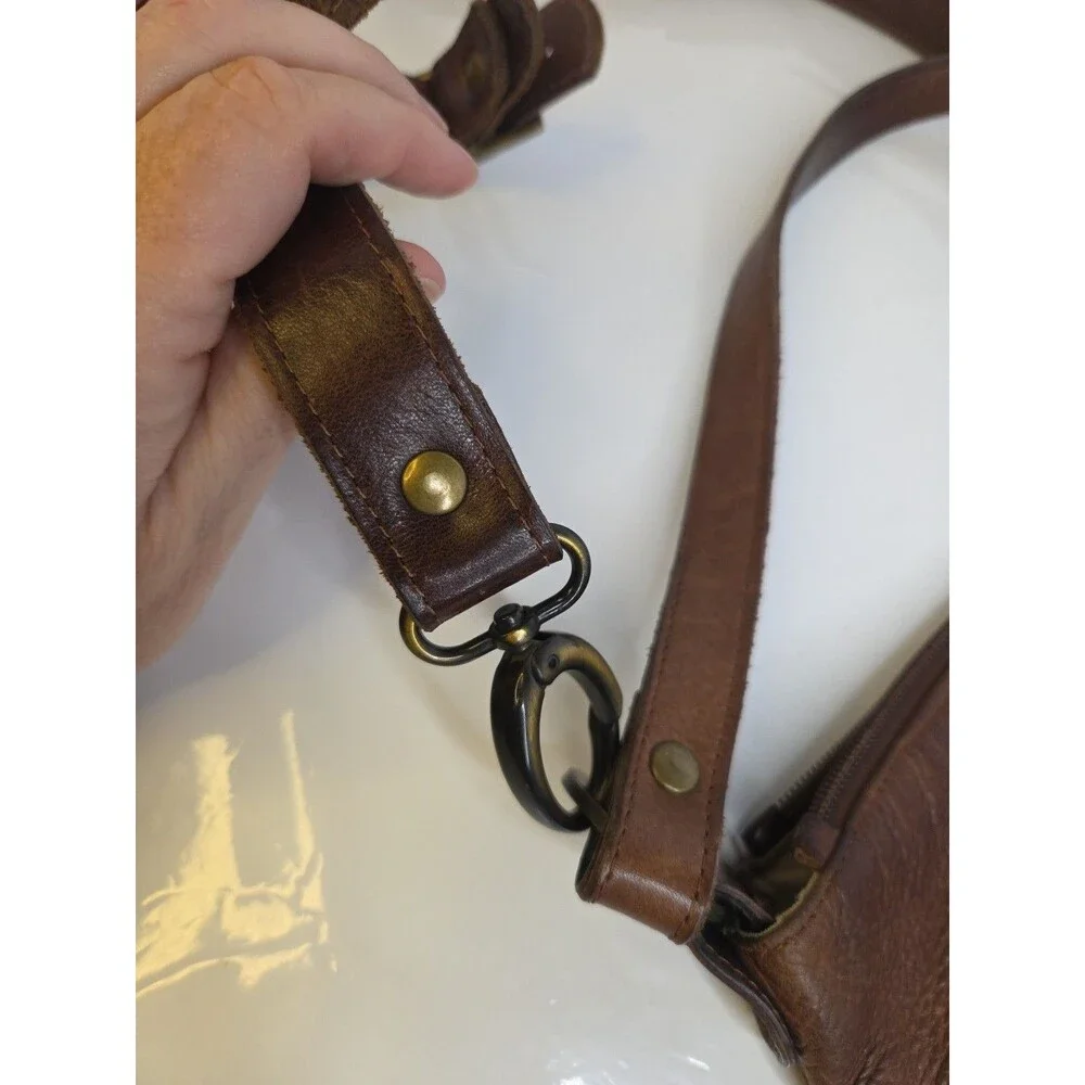 LAND Brown Leather Square (11 X 11) Messenger Satchel w/ Handle & Shoulder Strap - Picture 13 of 16